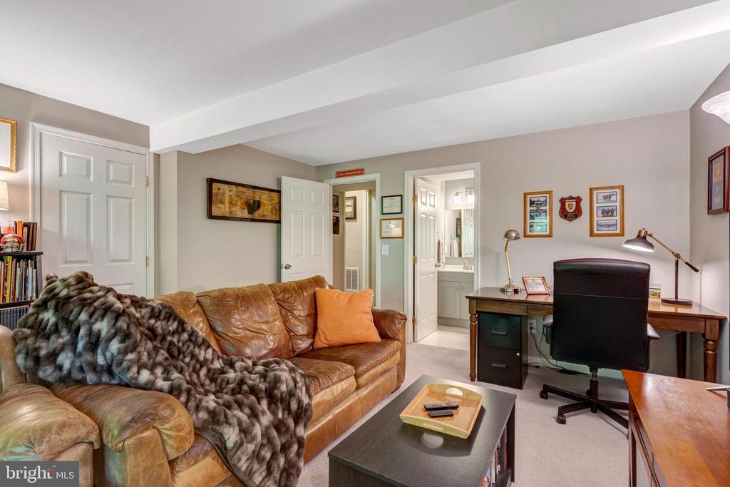 9568 BUTTONBUSH COURT