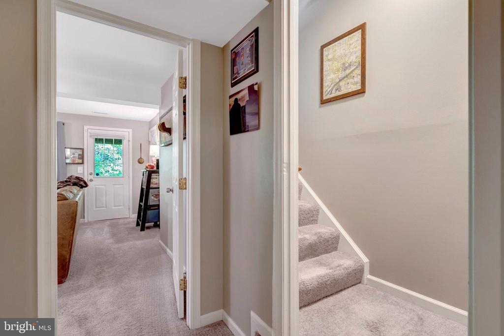 9568 BUTTONBUSH COURT