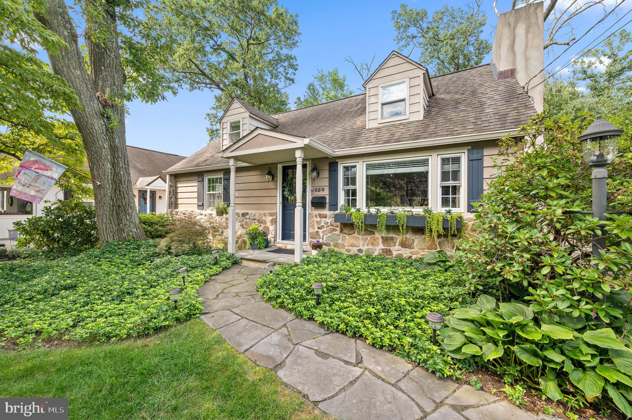 554 Woodside Ave