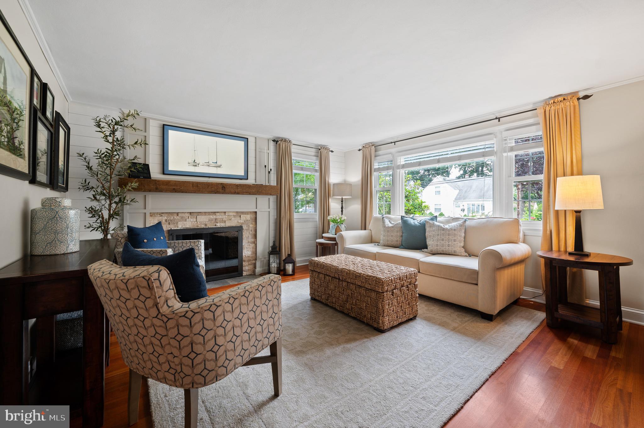 554 Woodside Ave