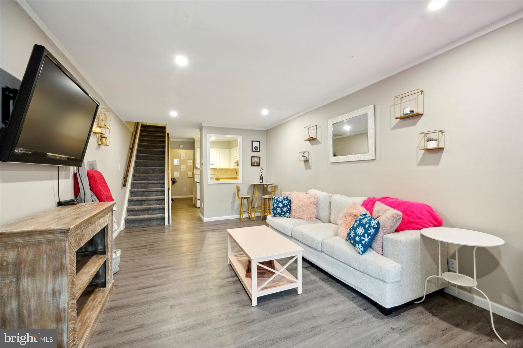 531 Summit House