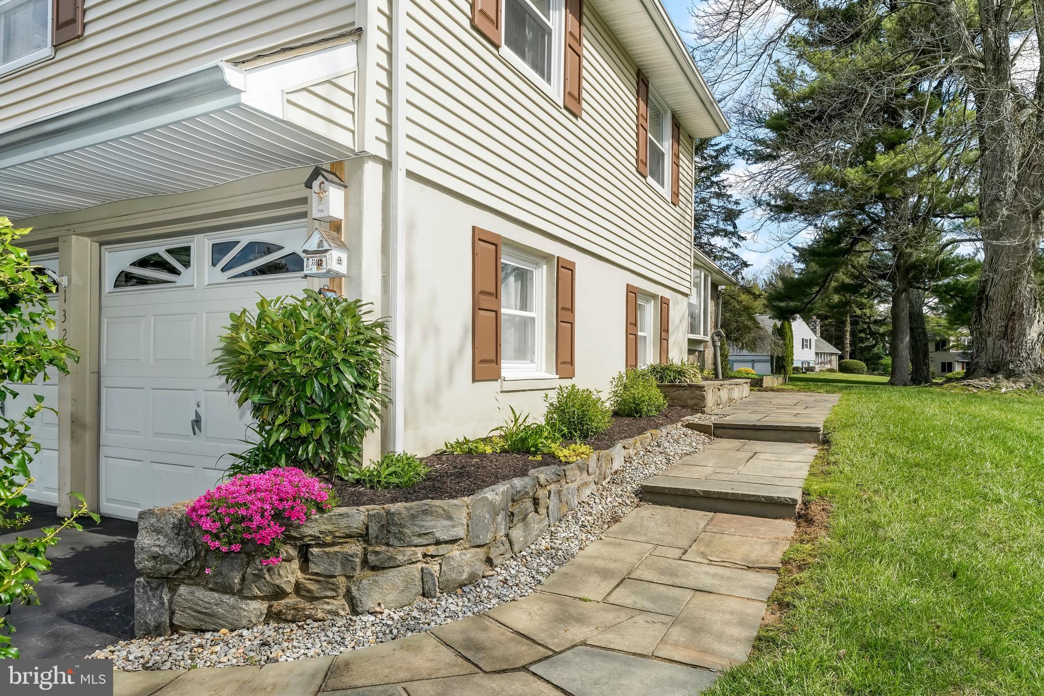 132 Hillside Rd