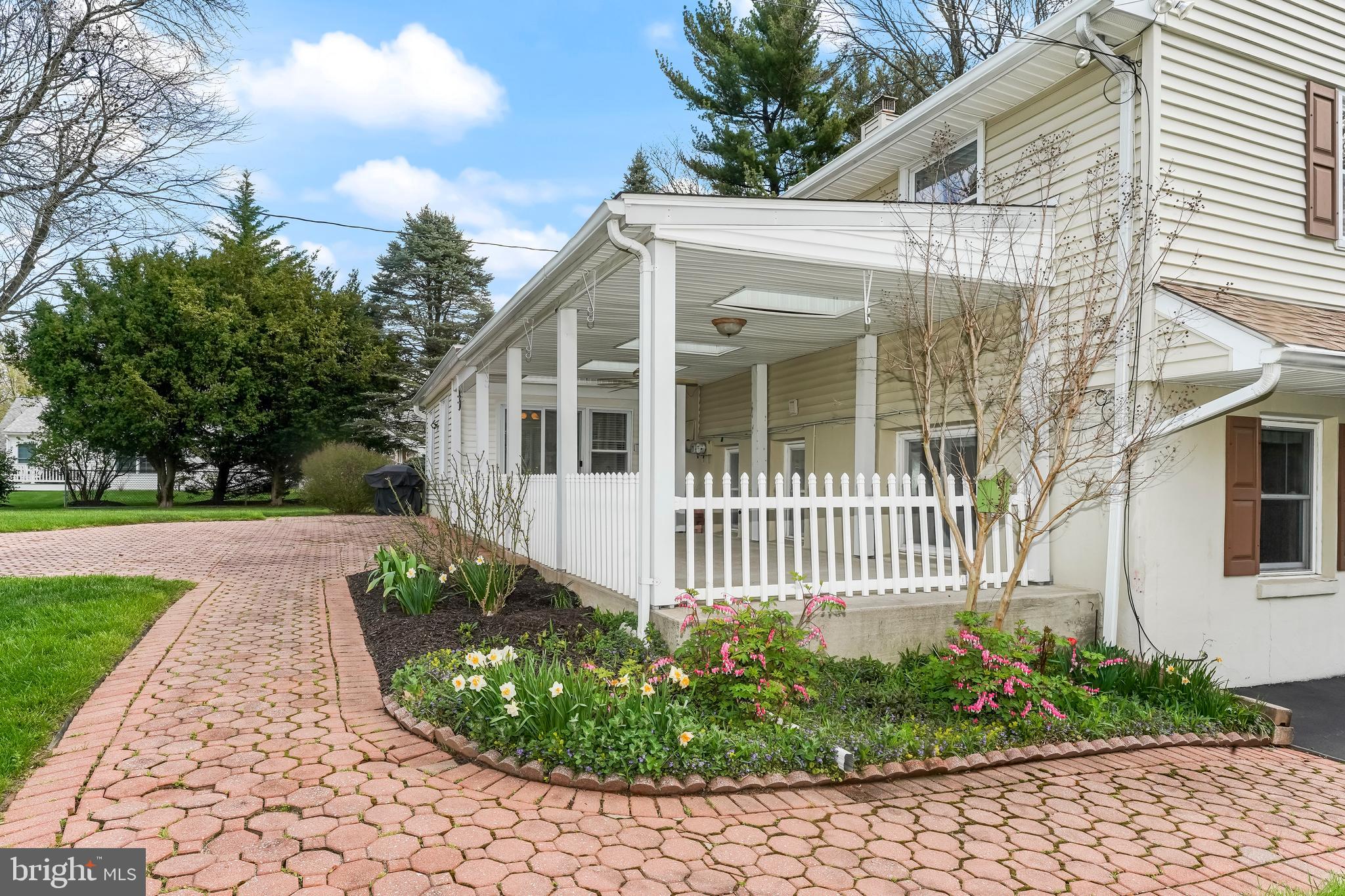 132 Hillside Rd