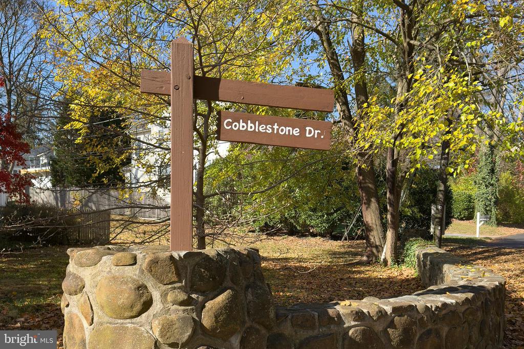 14 Cobblestone Dr