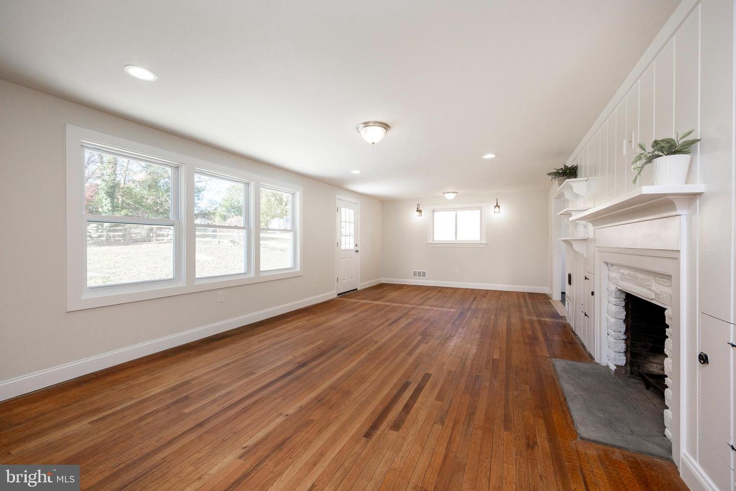 14 Cobblestone Dr