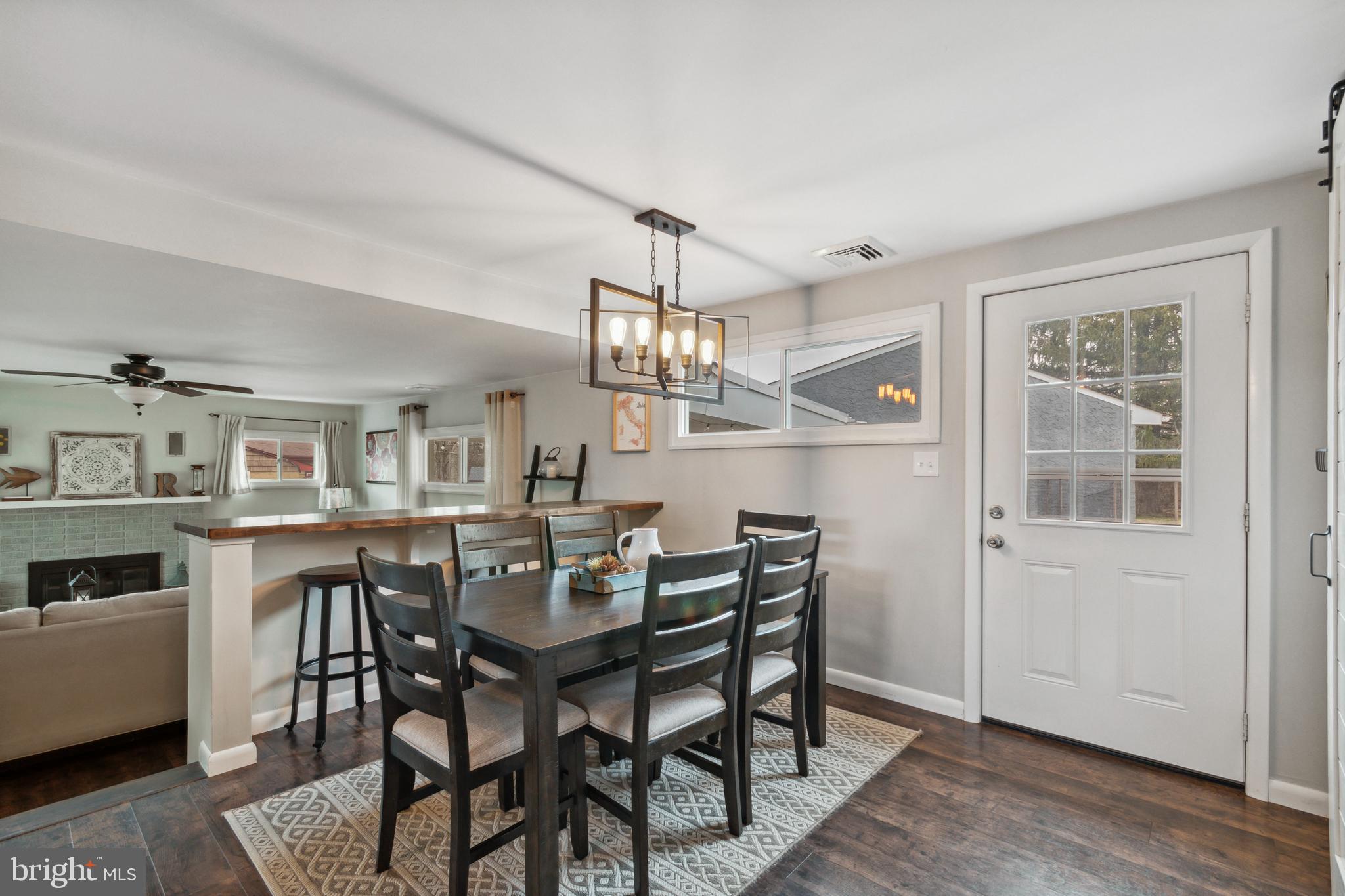 11 E Pennsbury Way