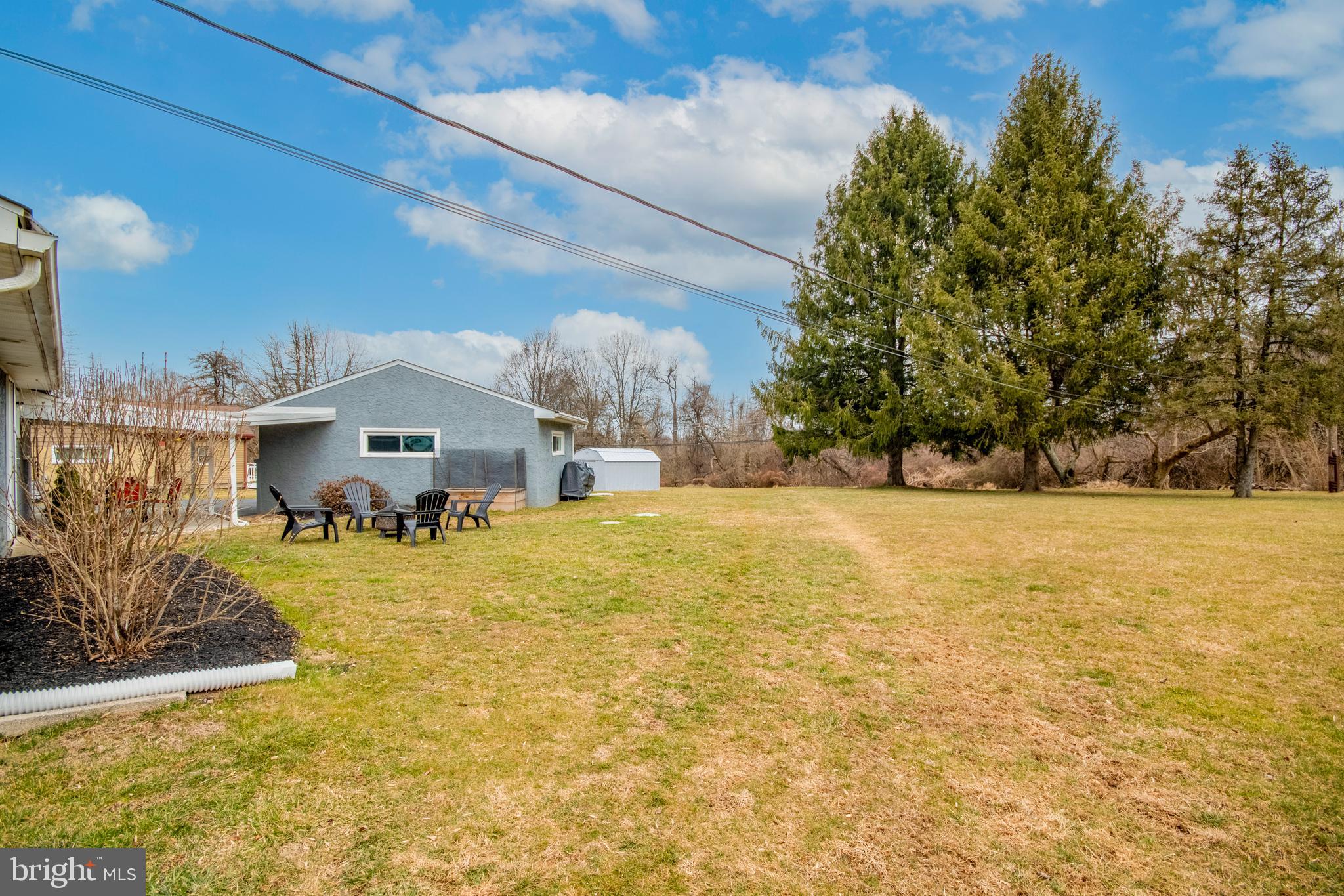 11 E Pennsbury Way