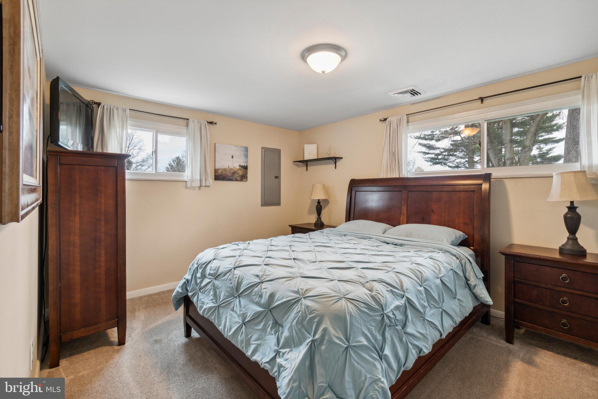11 E Pennsbury Way