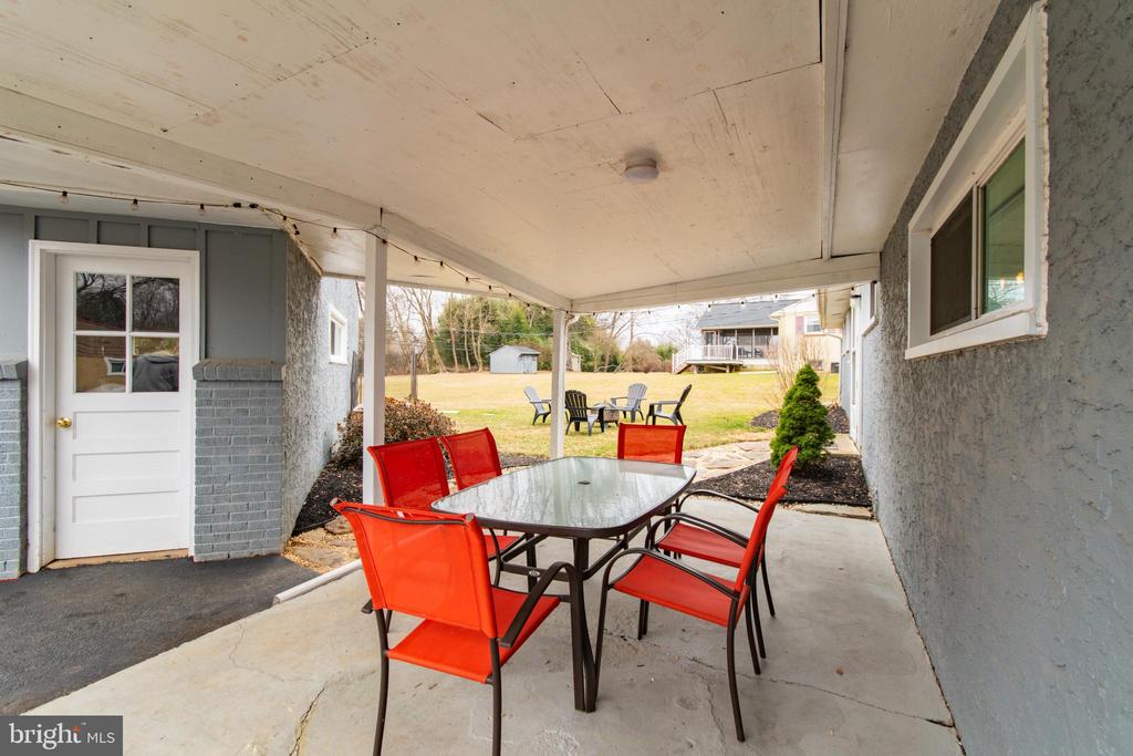 11 E Pennsbury Way