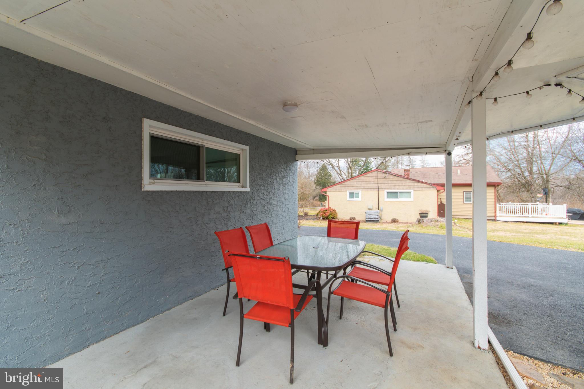11 E Pennsbury Way