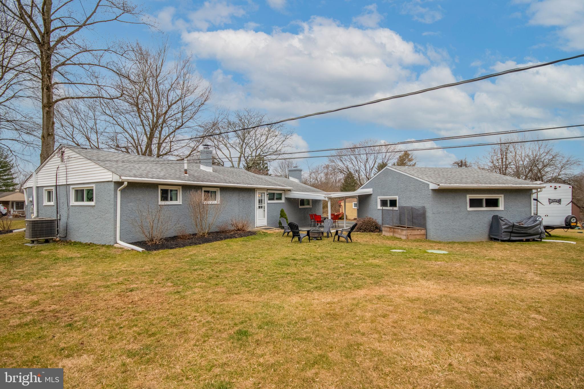 11 E Pennsbury Way