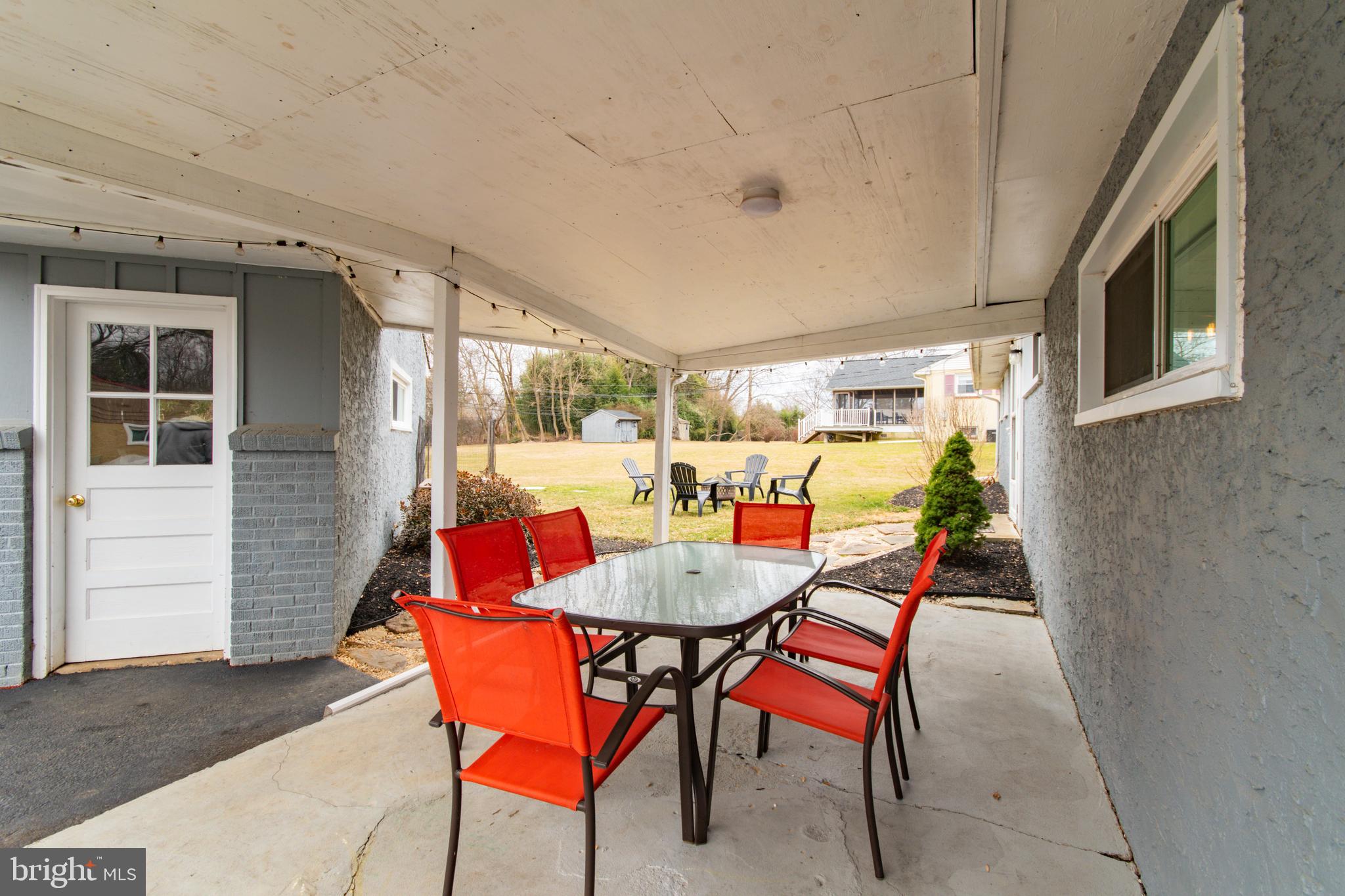 11 E Pennsbury Way