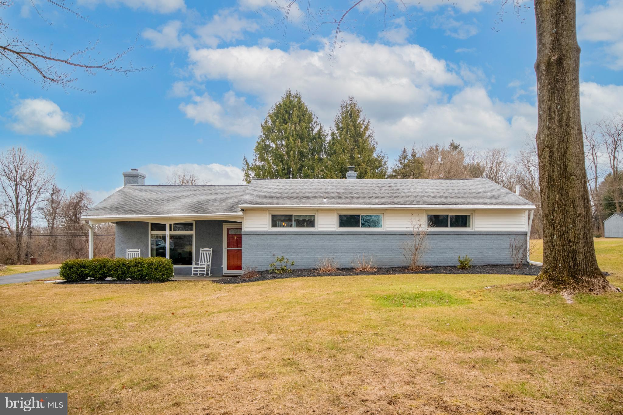 11 E Pennsbury Way