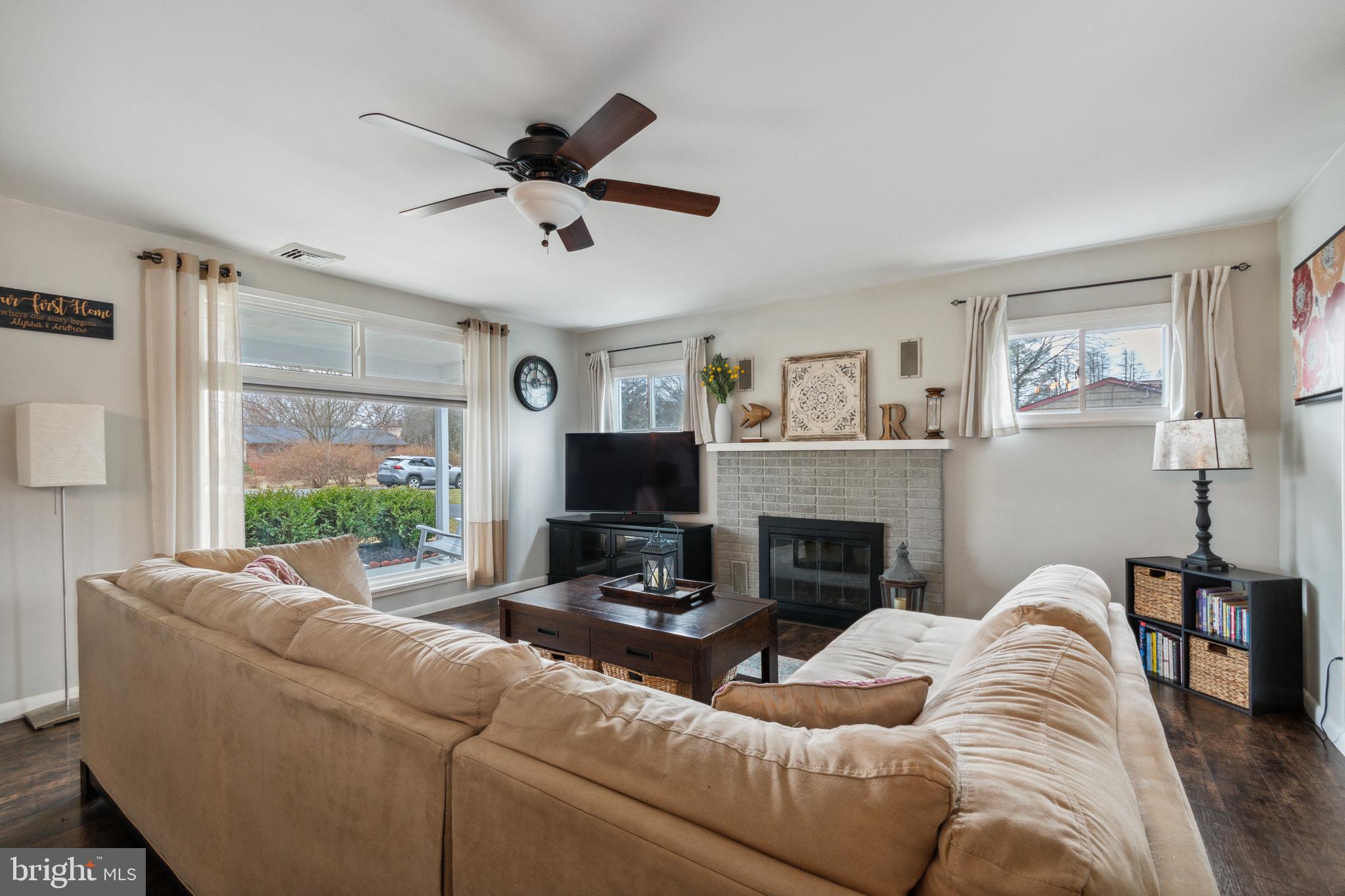 11 E Pennsbury Way