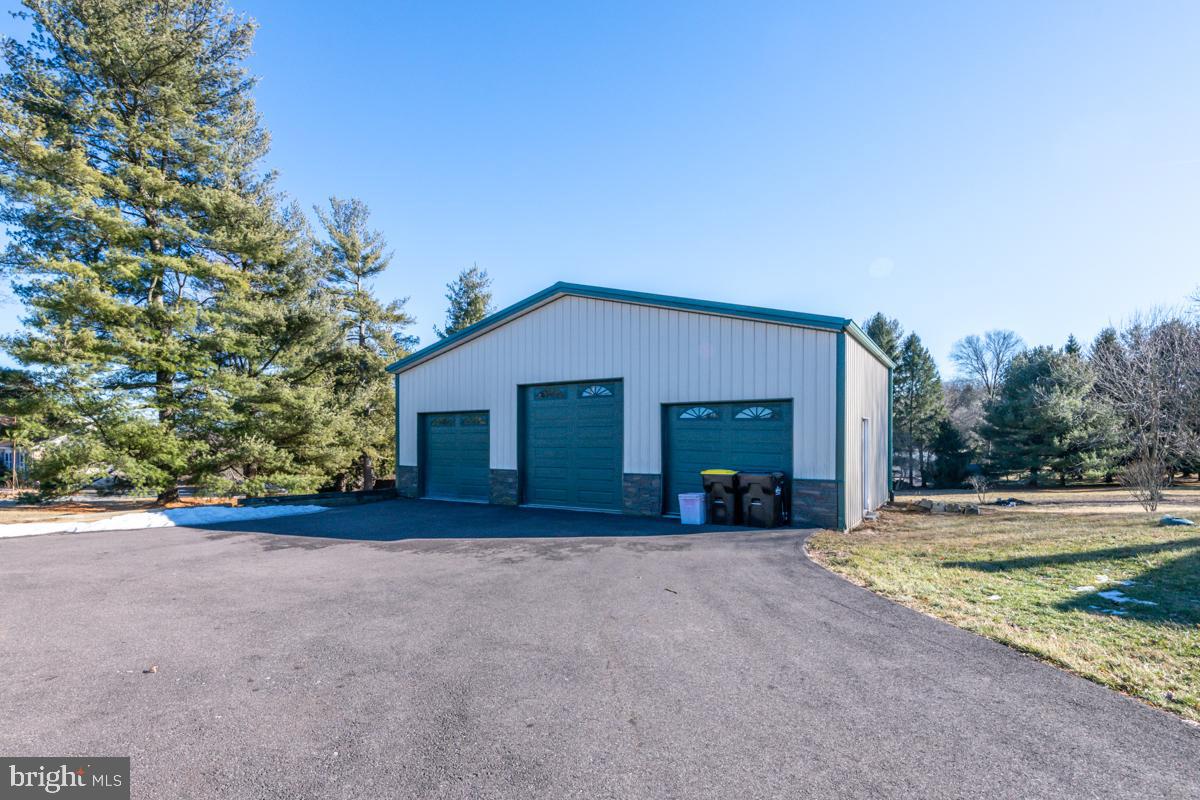 2412 Ridge Rd