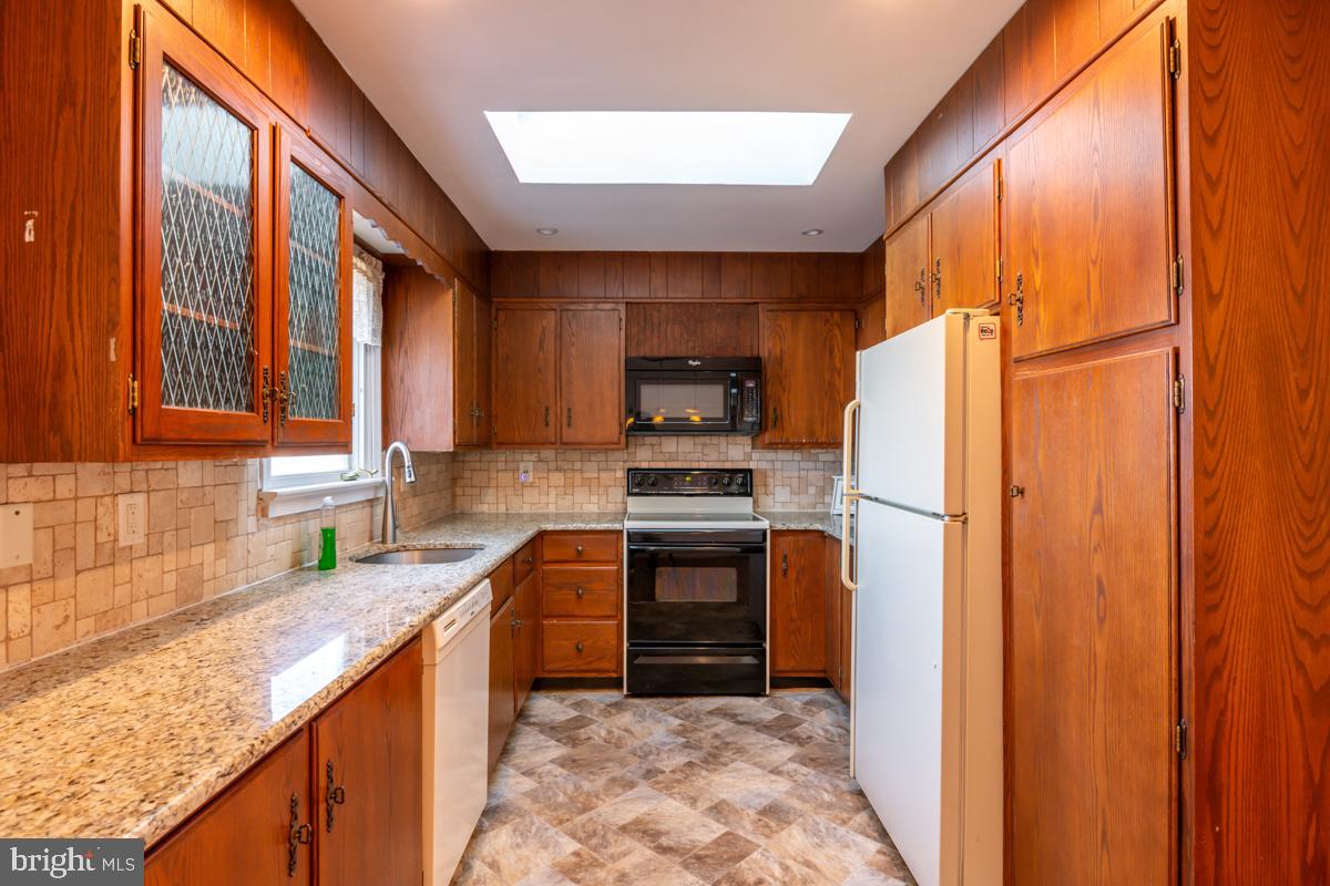 2412 Ridge Rd