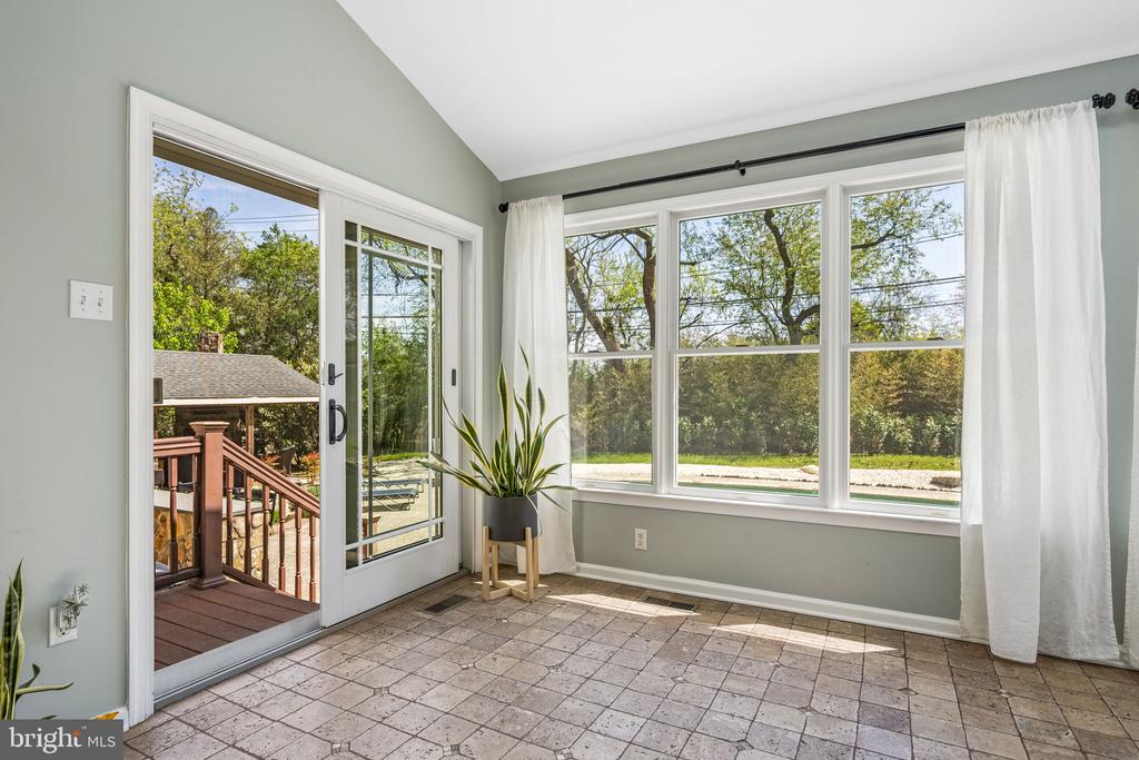 521 Walter Ct