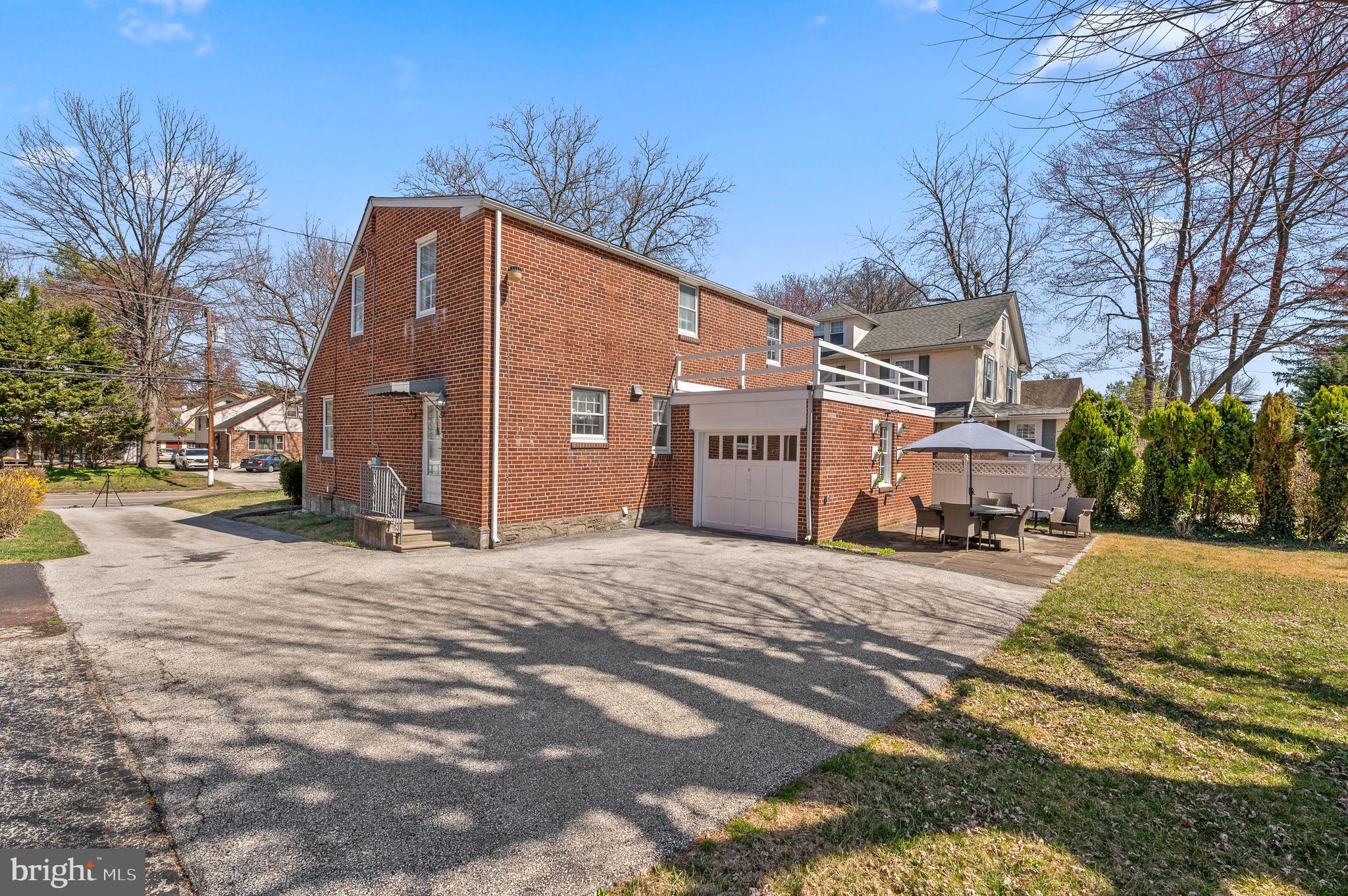 2704 W Darby Rd
