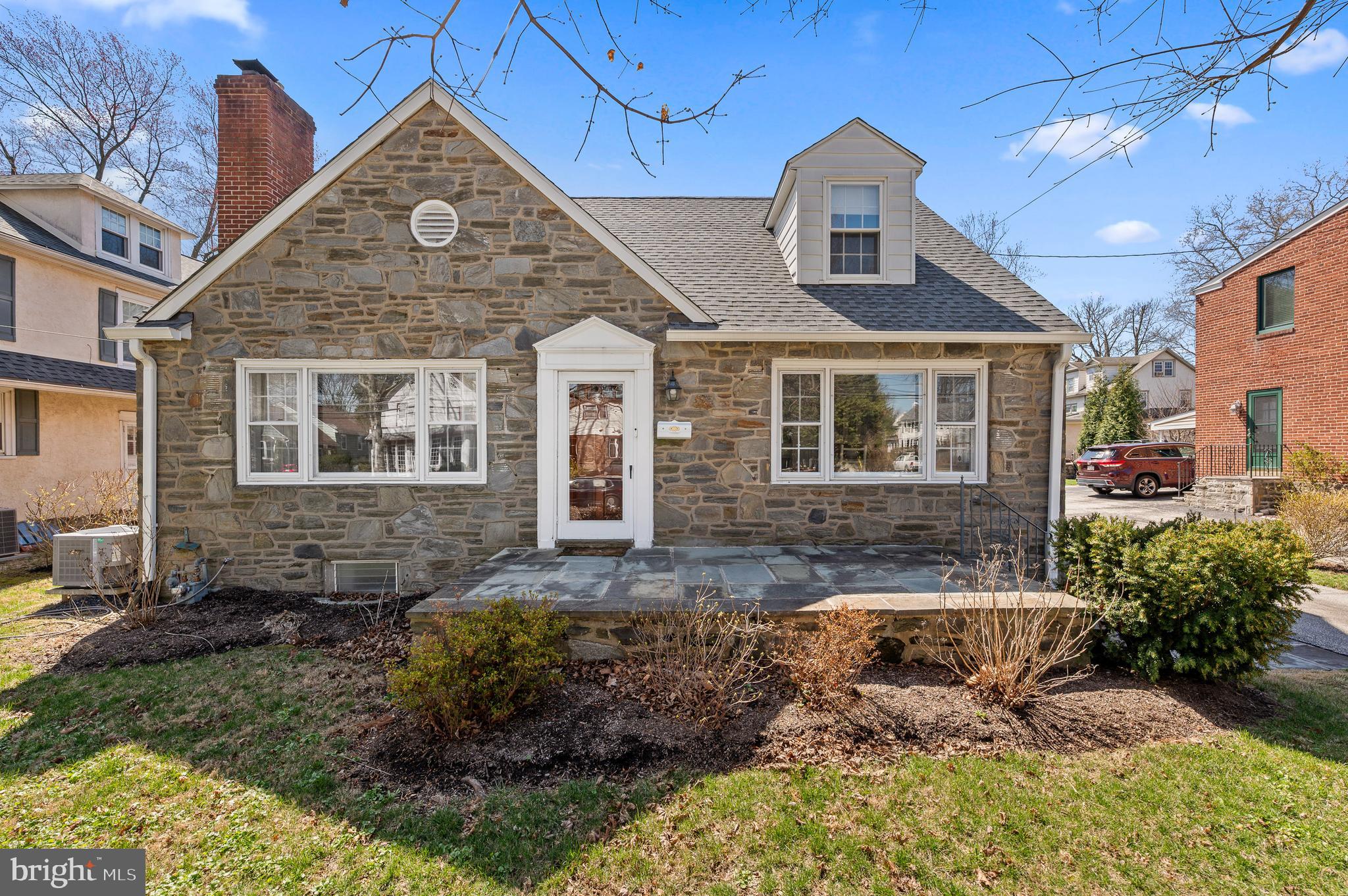 2704 W Darby Rd