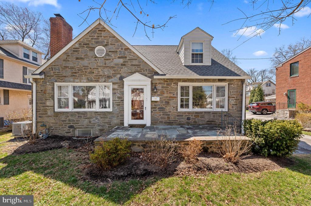 2704 W Darby Rd
