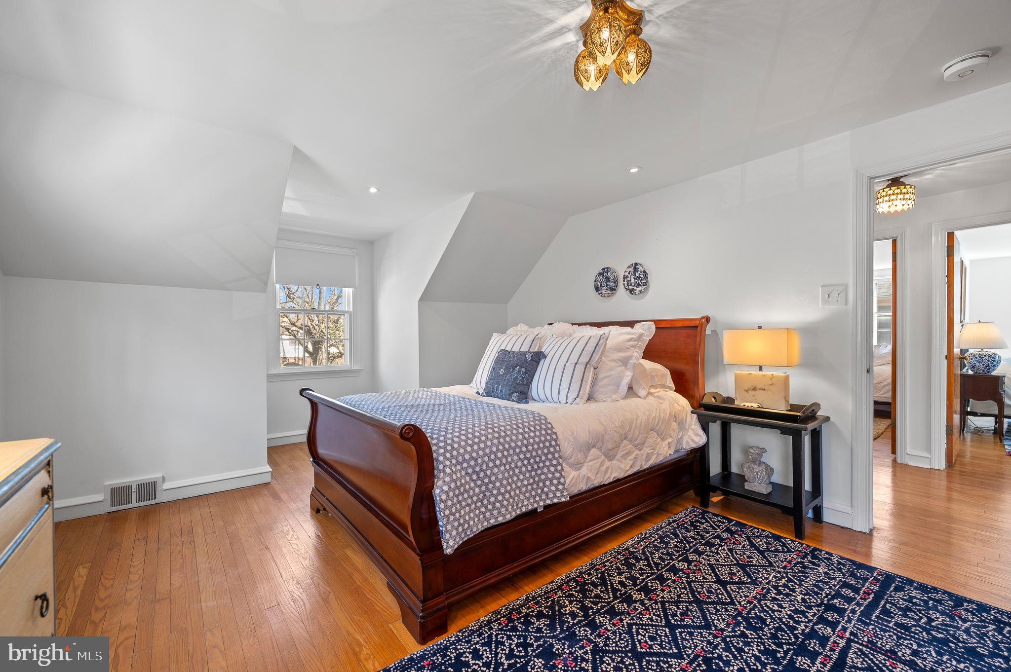 2704 W Darby Rd