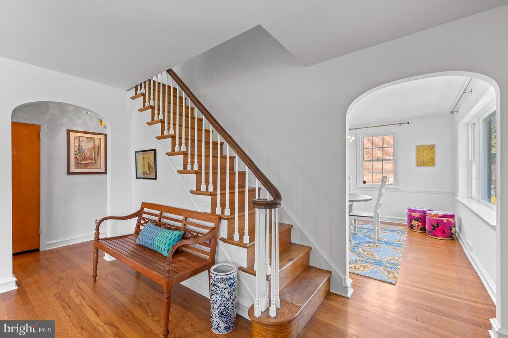 2704 W Darby Rd