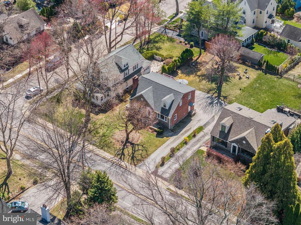 2704 W Darby Rd