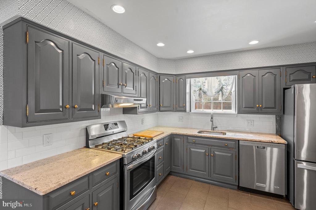 2704 W Darby Rd