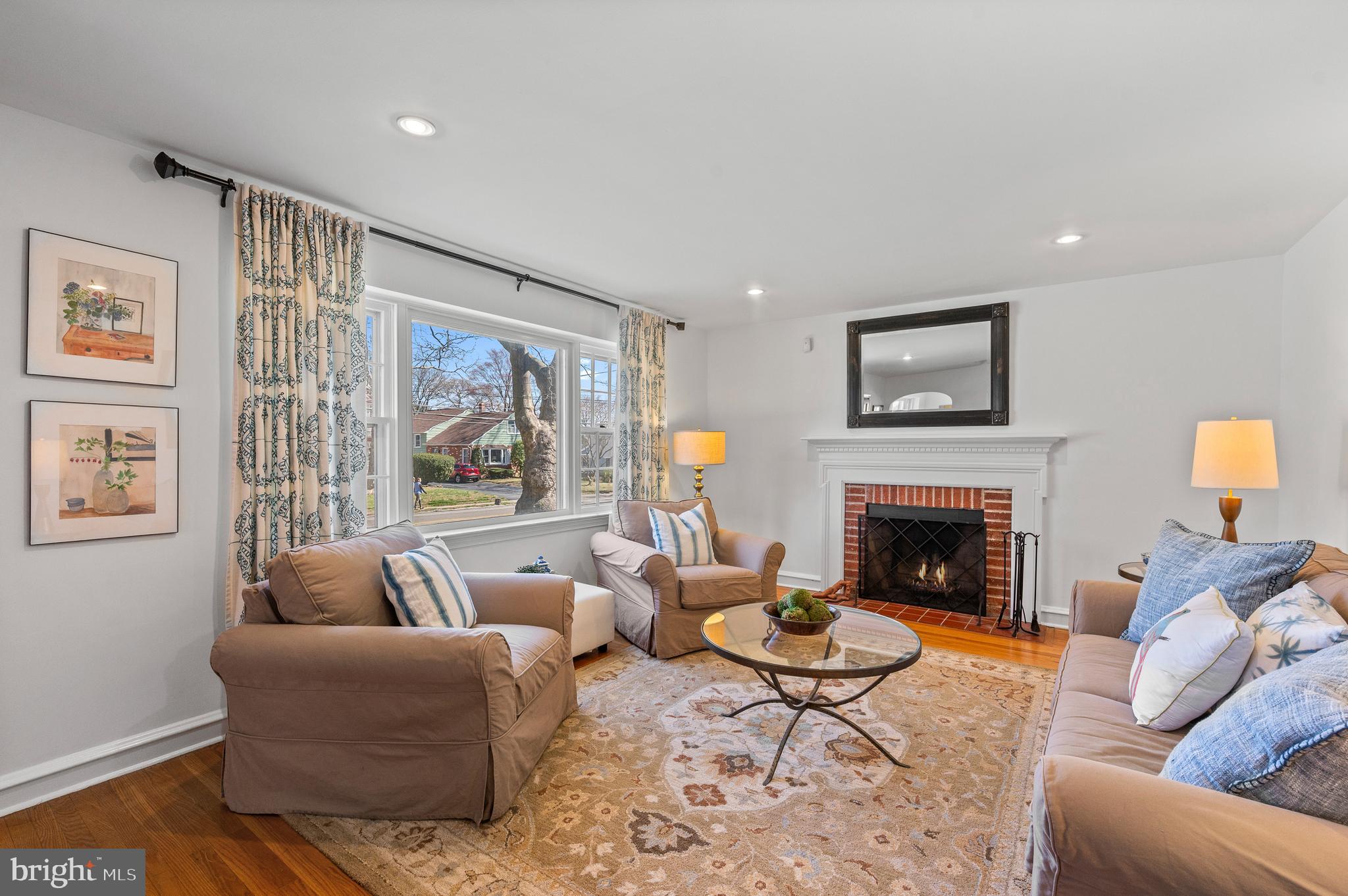 2704 W Darby Rd