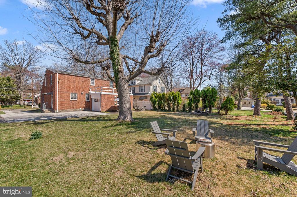 2704 W Darby Rd