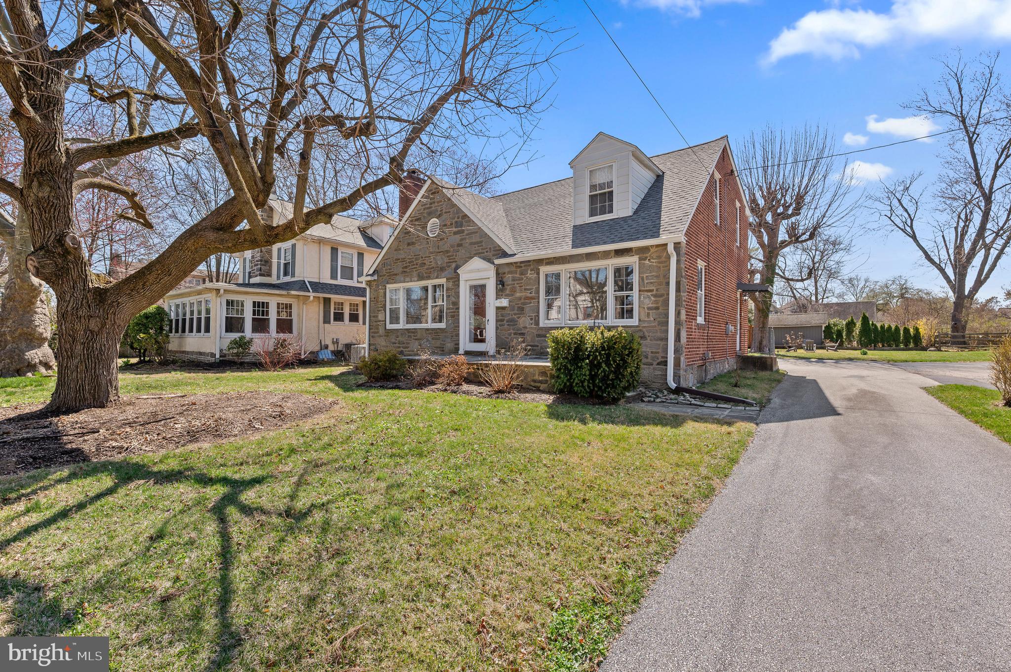 2704 W Darby Rd
