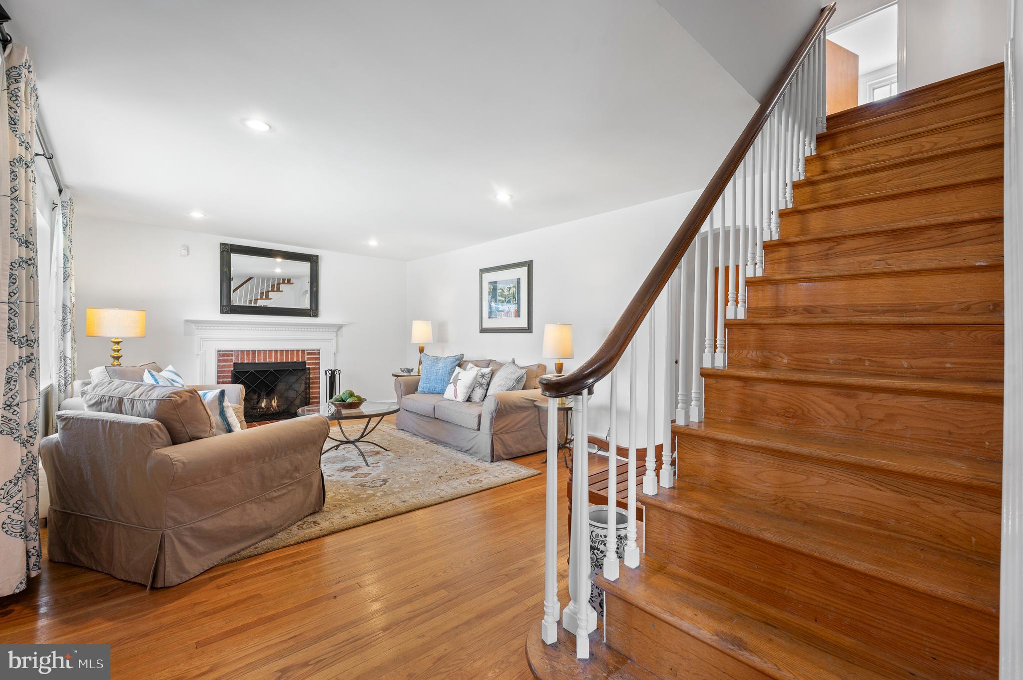 2704 W Darby Rd