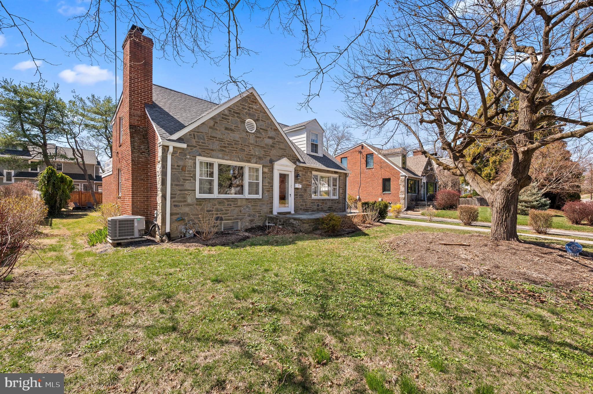 2704 W Darby Rd