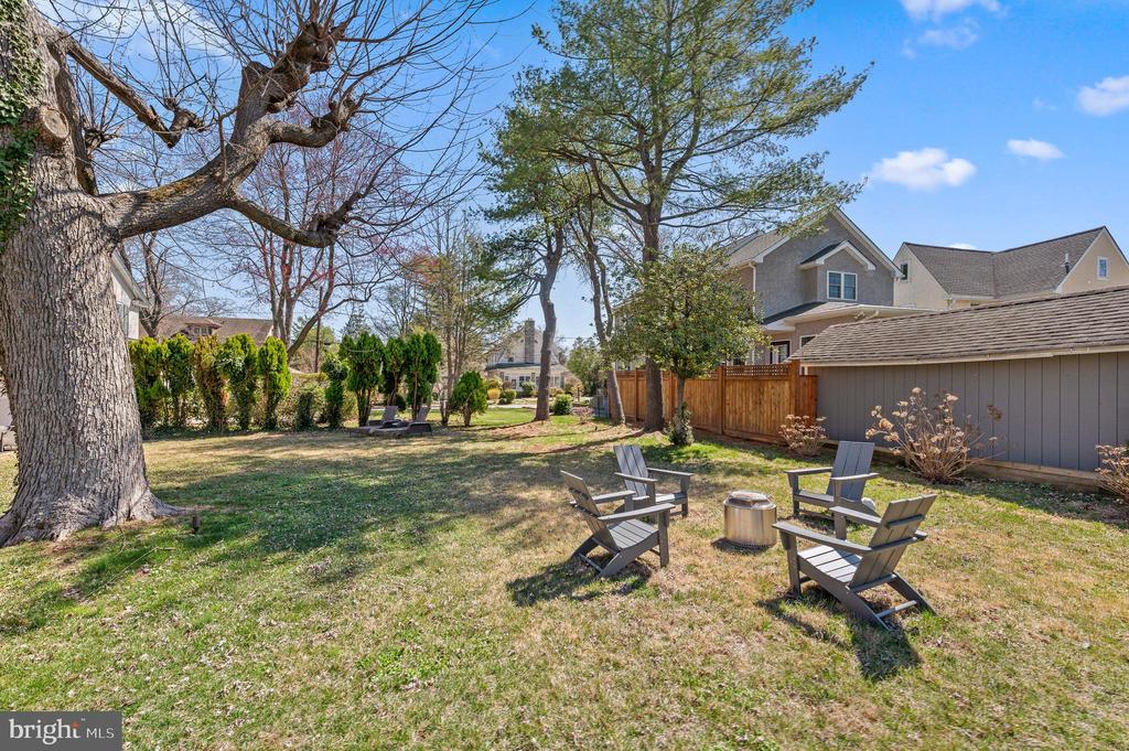 2704 W Darby Rd