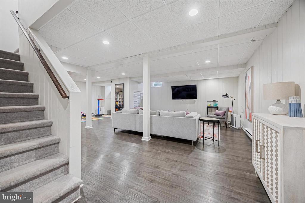 237 Trianon Ln