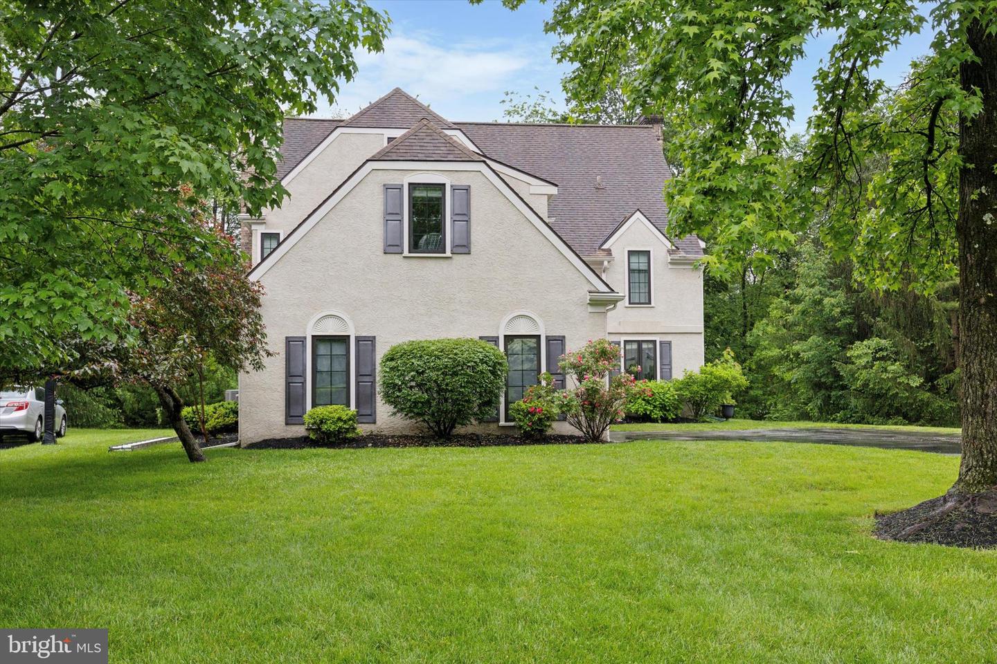 237 Trianon Ln