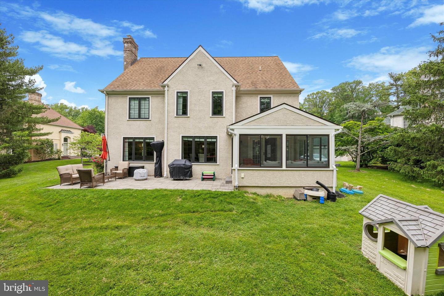 237 Trianon Ln