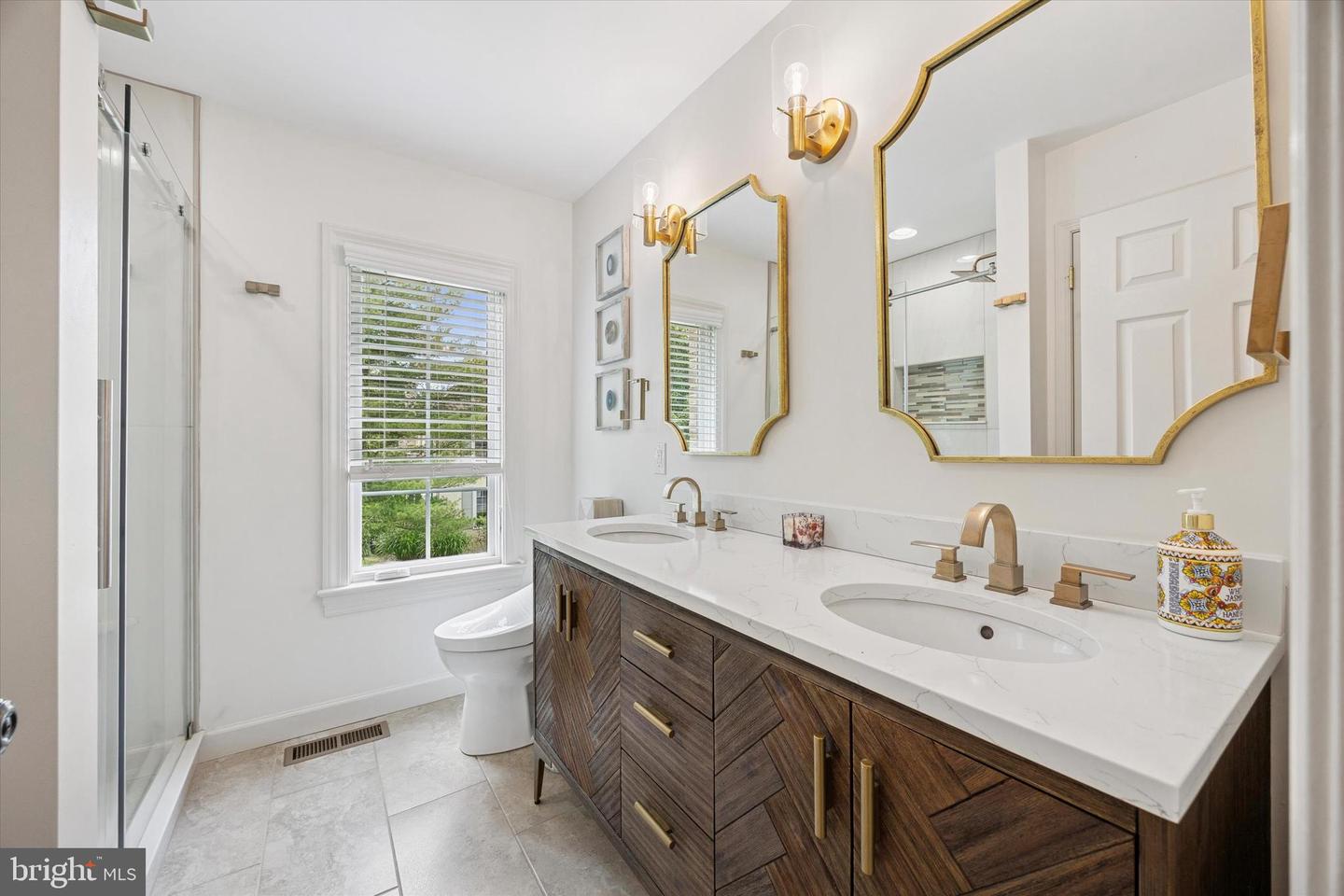 237 Trianon Ln