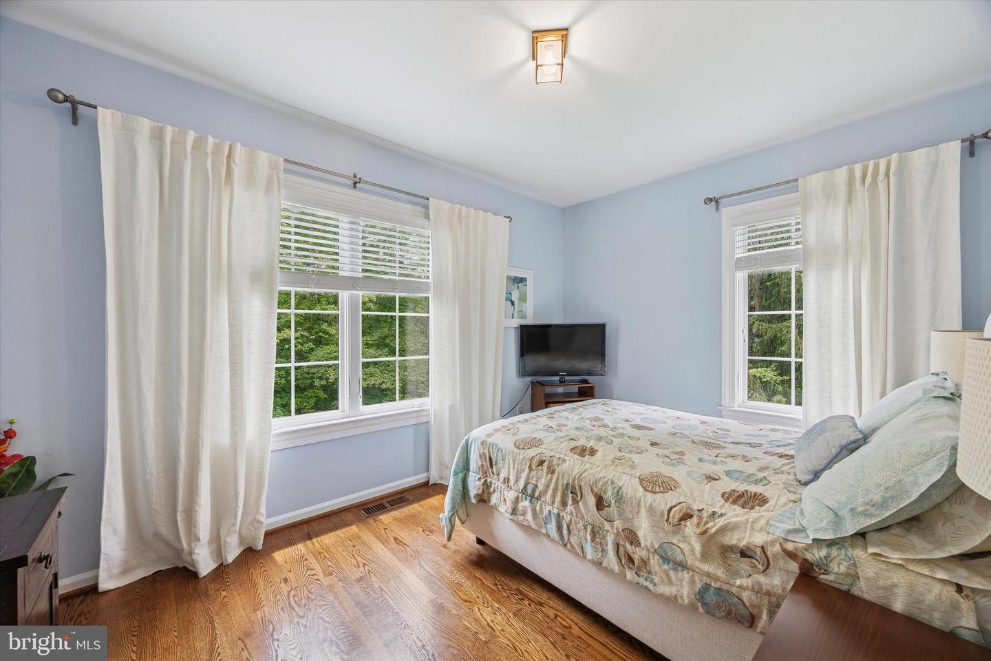 237 Trianon Ln
