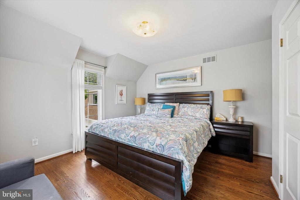 237 Trianon Ln