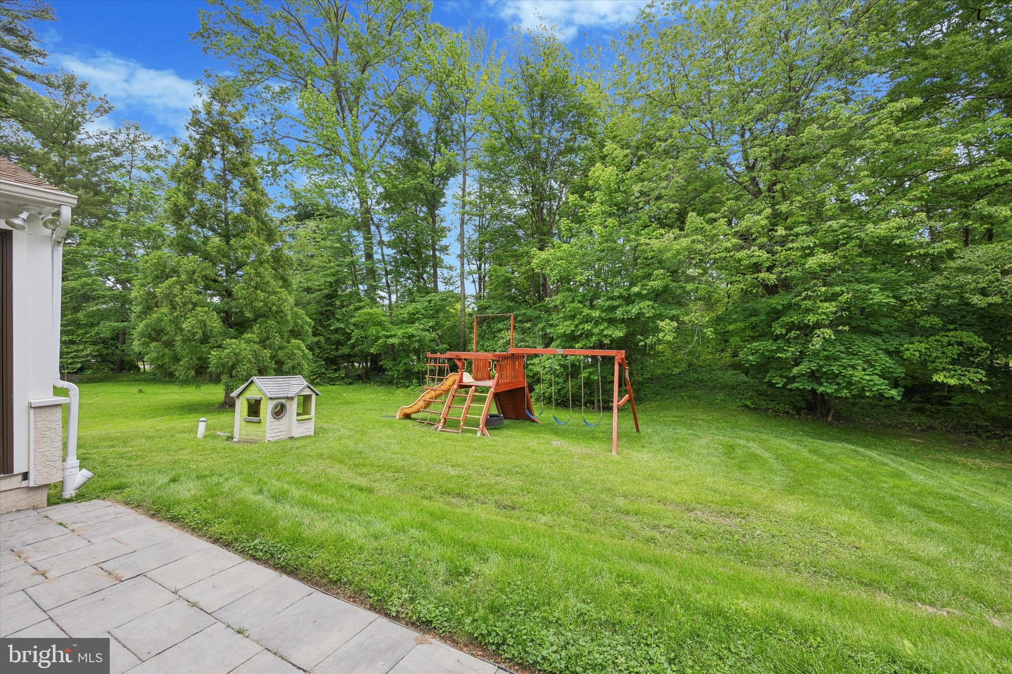 237 Trianon Ln