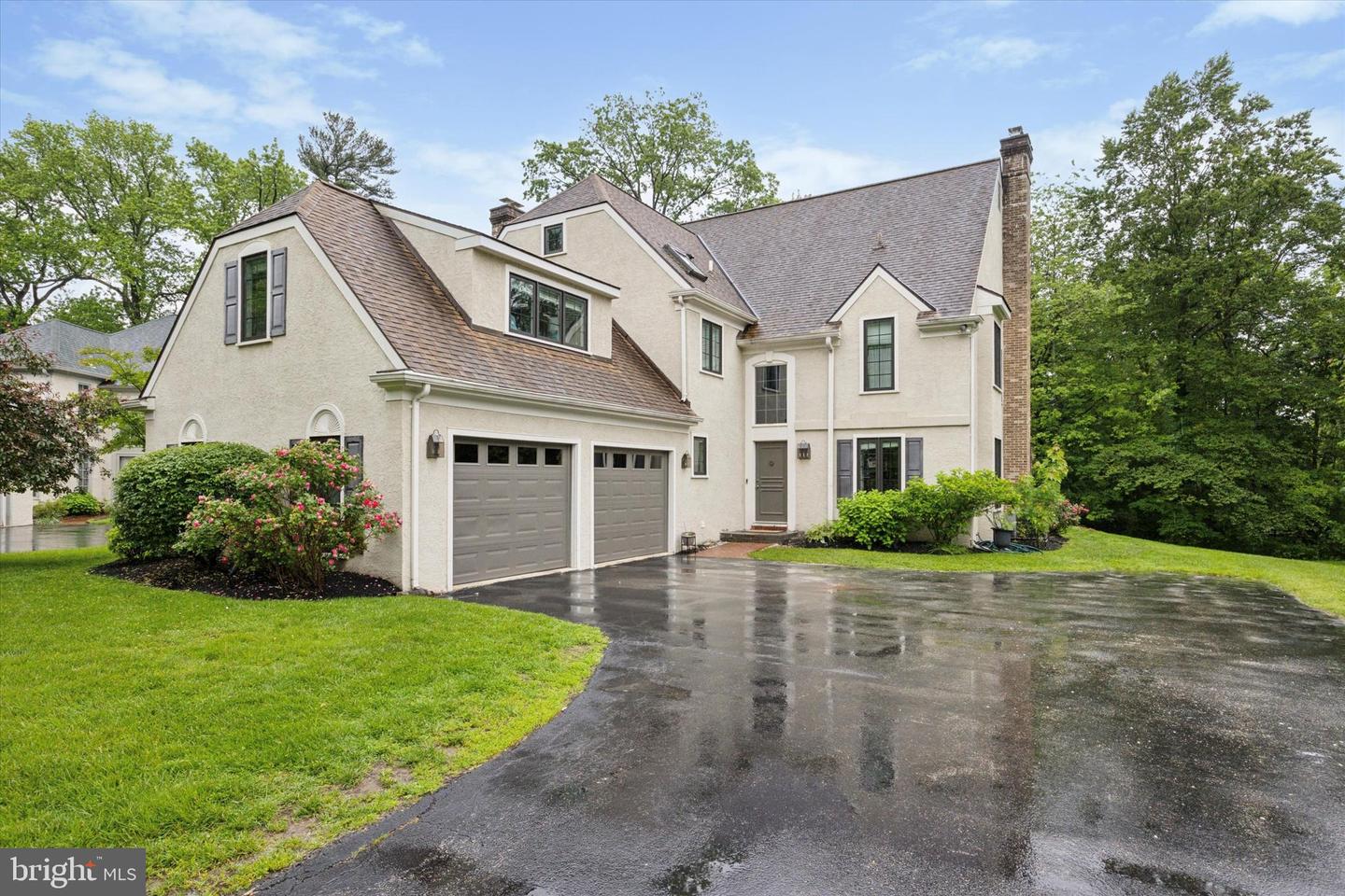 237 Trianon Ln