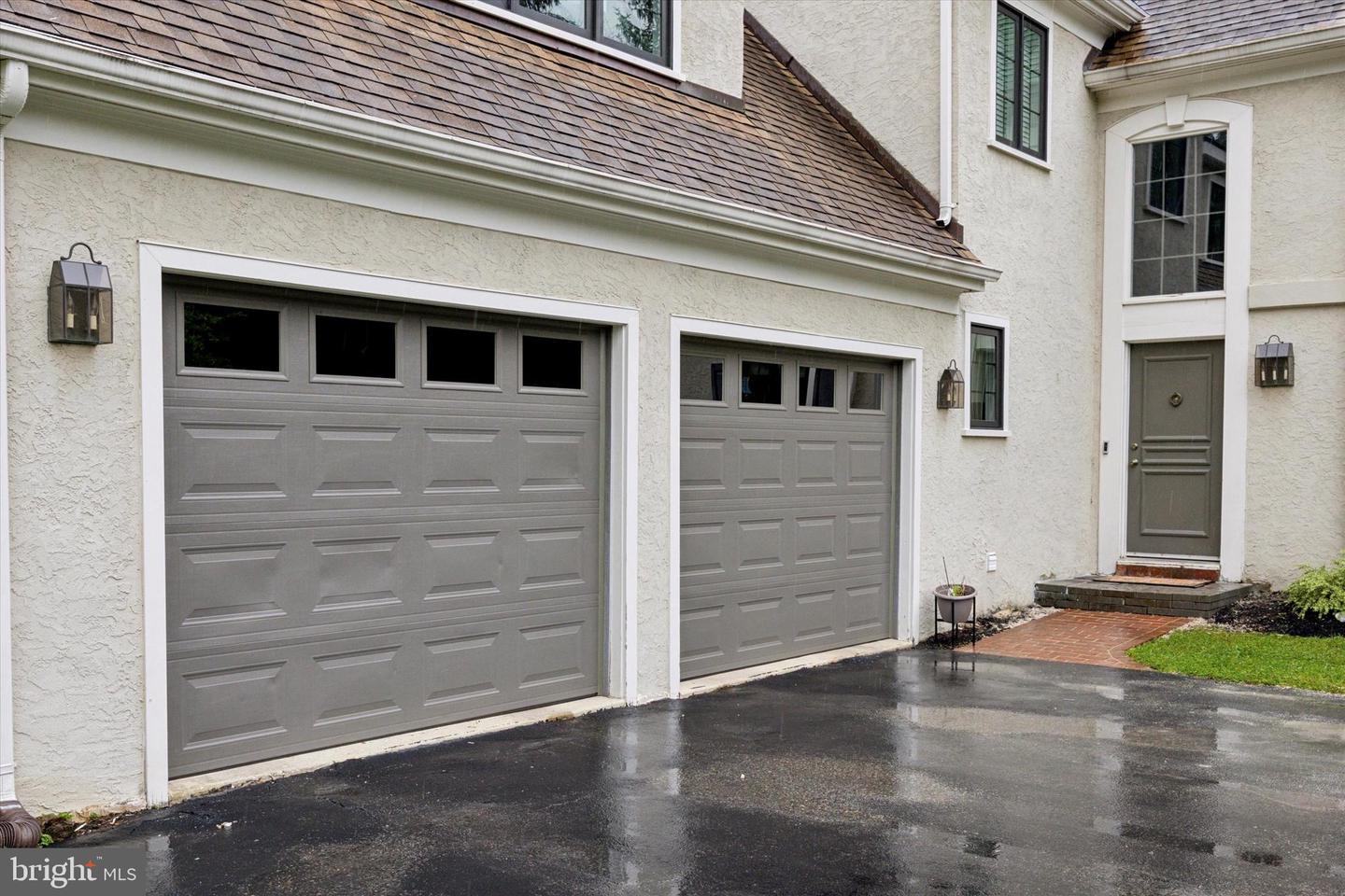 237 Trianon Ln