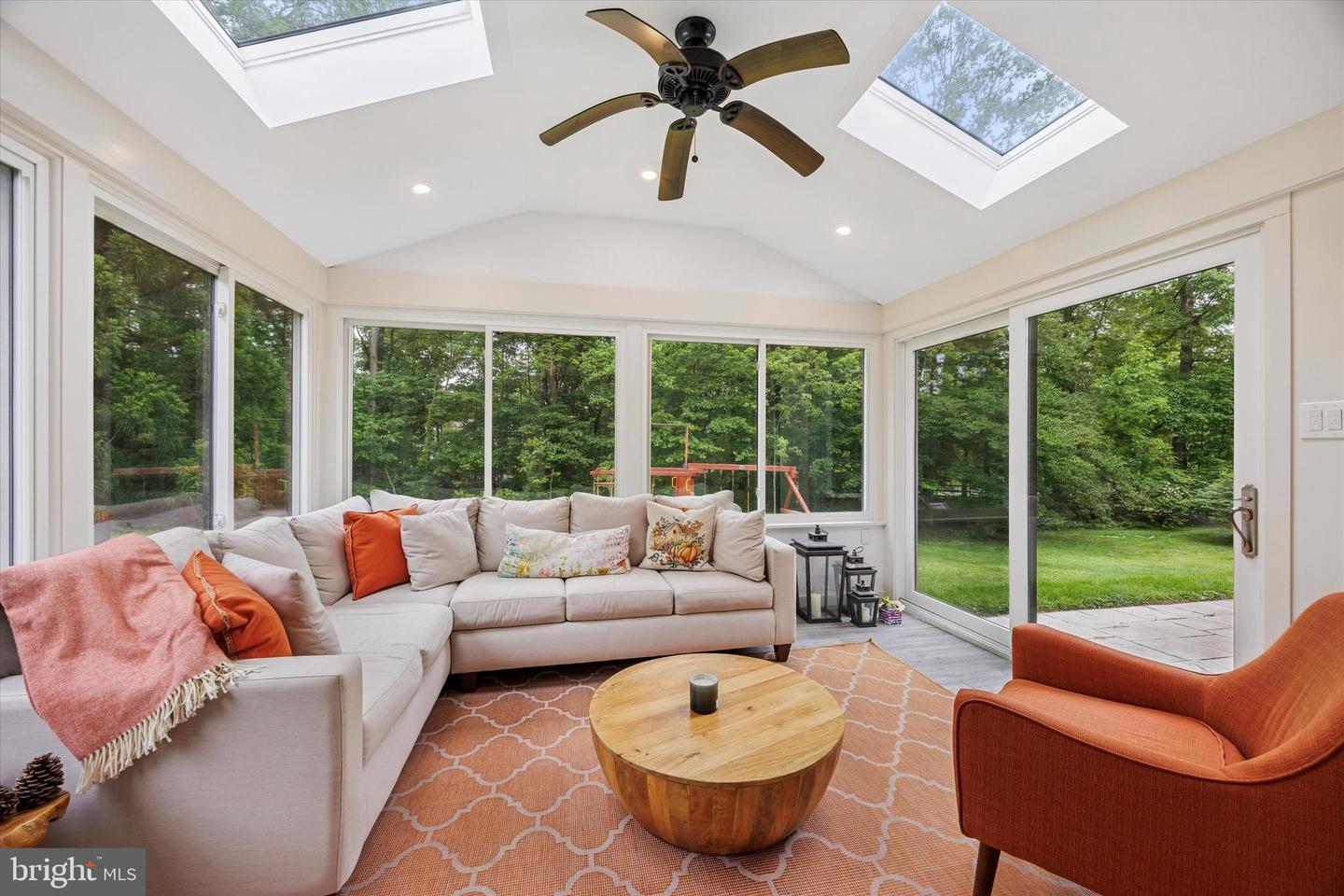 237 Trianon Ln
