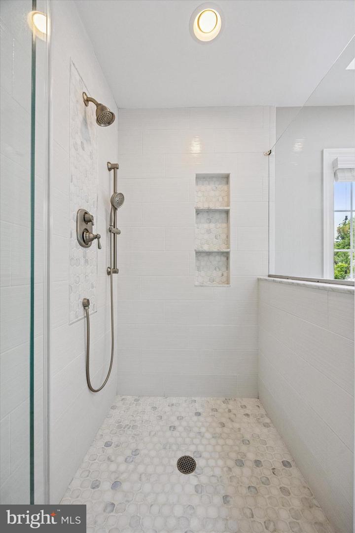 237 Trianon Ln