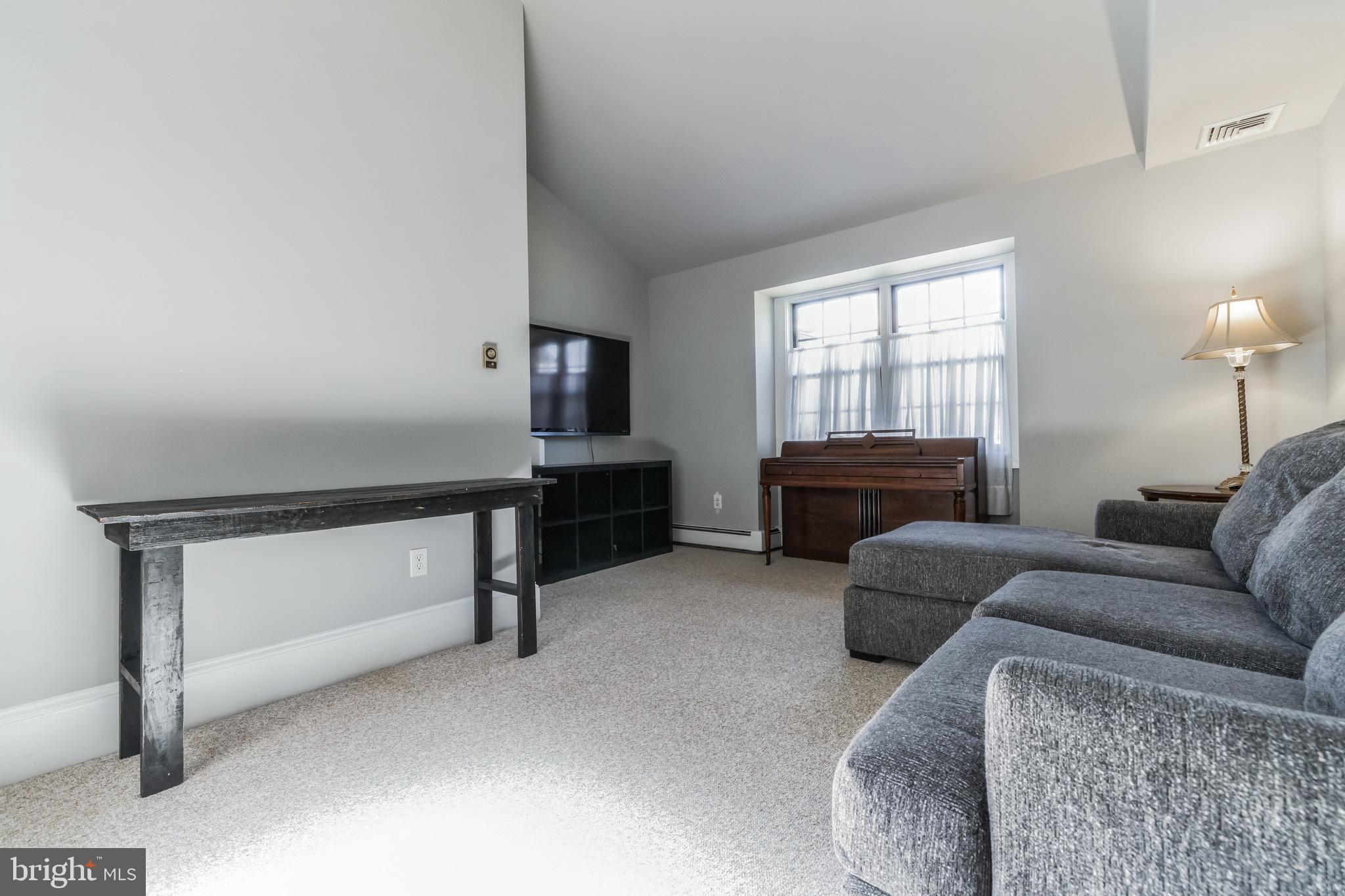 113 N Oak Blvd
