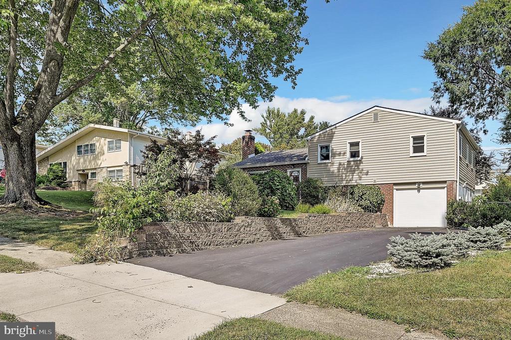 608 Gawain Rd