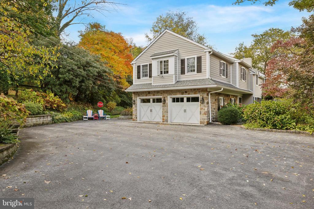 1532 WAVERLY ROAD