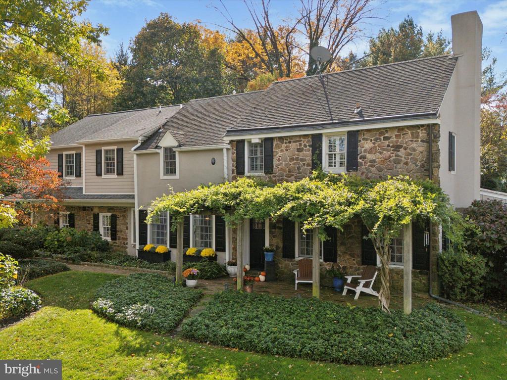 1532 WAVERLY ROAD