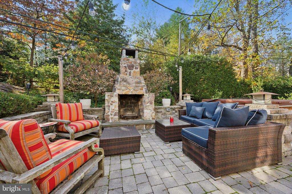 1532 WAVERLY ROAD